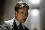 Verhagen overlegt met telecomsector over storing