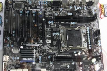 Gigabyte moederbord met LGA 2011 socket opgedoken