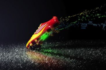 Adidas ontwikkelt slimme voetbalschoen