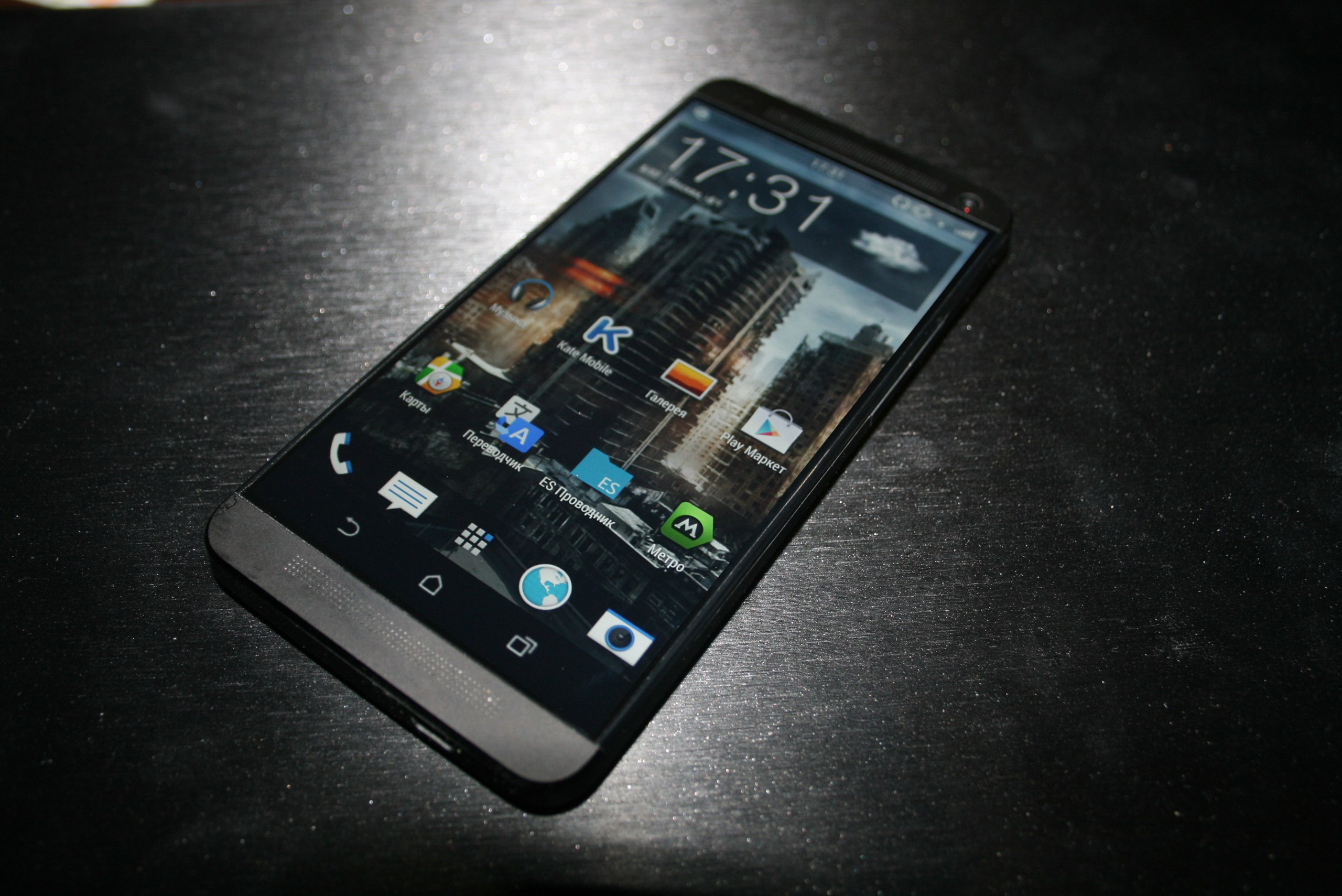 ‘Twee foto’s van voorzijde HTC One 2 of HTC M8 uitgelekt’