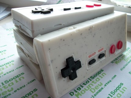Zeep in de vorm van gamecontrollers