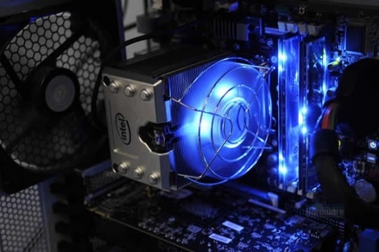 Intel klokt Sandy Bridge processor op 4.9 GHz