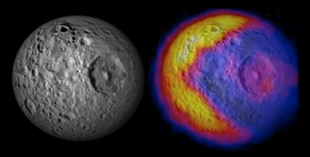 Pac-man duikt op in foto van Saturnus-maan