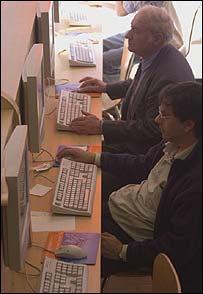 Internetcafés alweer 10 jaar een begrip