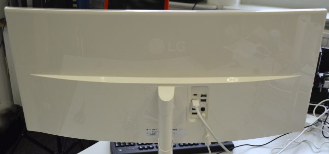 LG 38UC99 monitor