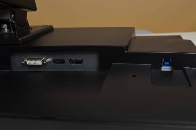 Een Iiyama ProLite XUB2792QSU-B1 laptop met een usb-poort aan de zijkant.