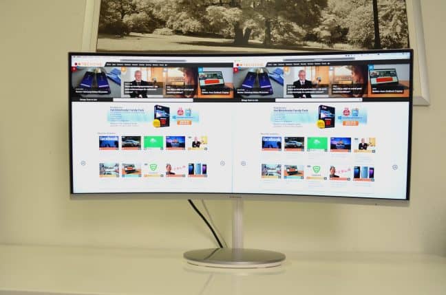 De Samsung C34F791WQU-monitor beschikt over twee monitoren voor een verbeterde visuele ervaring.