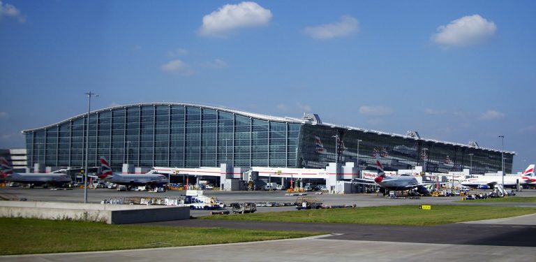 Heathrow Airport onderzoekt lekken gevoelige informatie via USB-stick