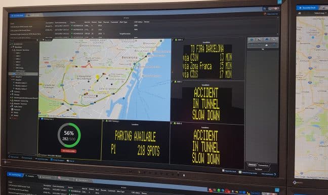 Een Smart City-monitor die een kaart van een stad weergeeft.