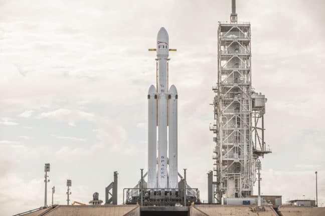 SpaceX stuurt vanavond Tesla Roadster de ruimte in