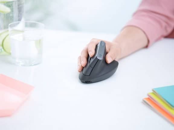 Nieuwe ergonomische muis van Logitech heeft verticaal design