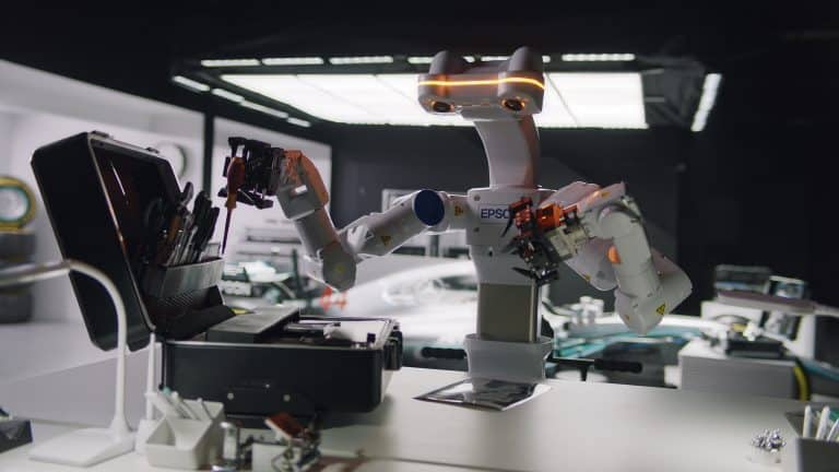 Bang zijn voor industriële robots hoeft niet vindt producent Epson