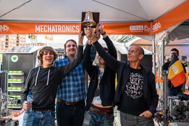 Alkmaarse studenten winnen Sioux Mechatronics Trophy met batterijverwisselende robot