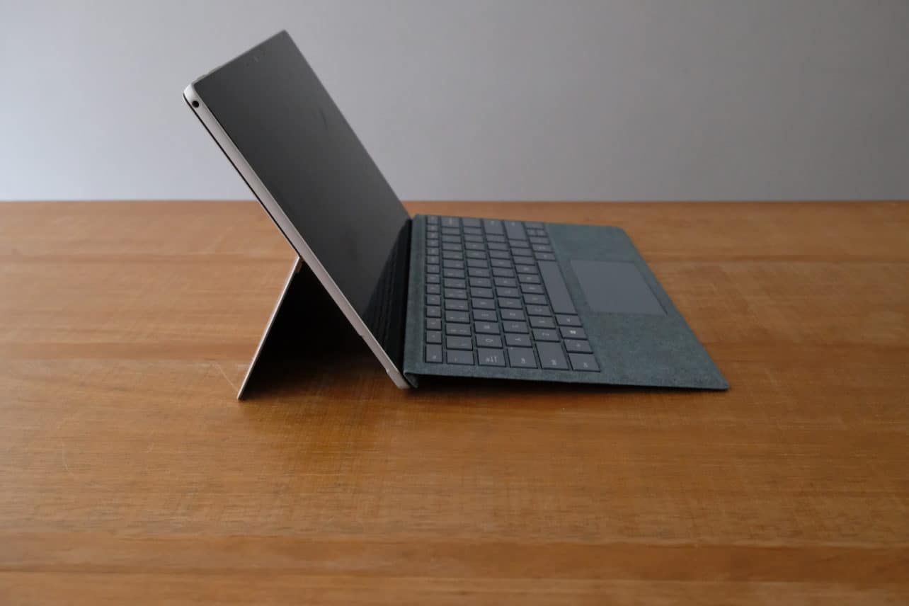 MS Surface Pro 7 Side