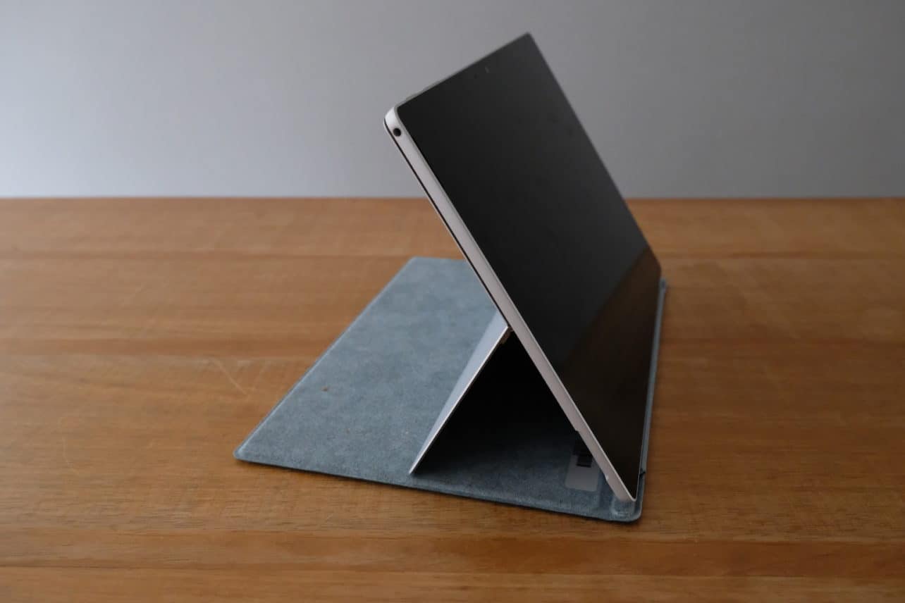 MS Surface Pro 7 Weggeklapt
