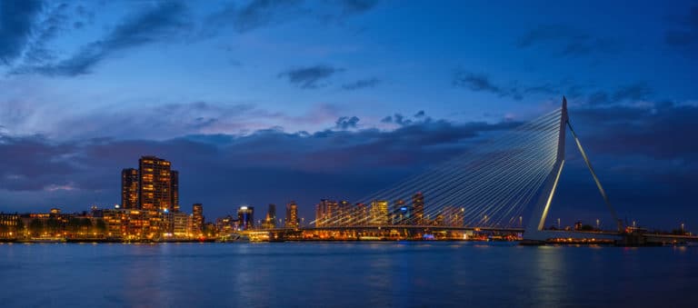 Kleurcontrole Erasmusbrug was lange tijd vrij toegankelijk