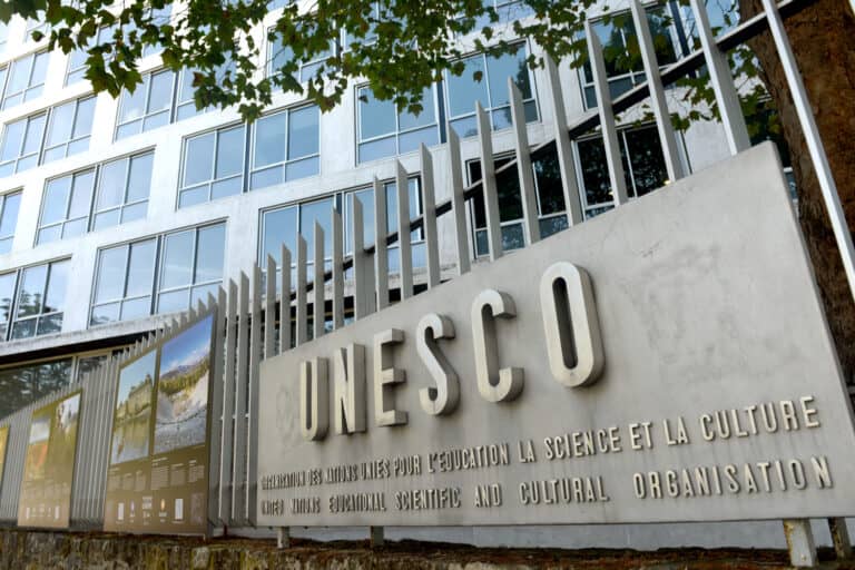 Nederlandse overheidsdienst werkt samen met UNESCO aan veilige AI-inzet