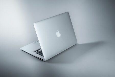 Verkoop pc’s en laptops daalt, maar Apple zit in de lift