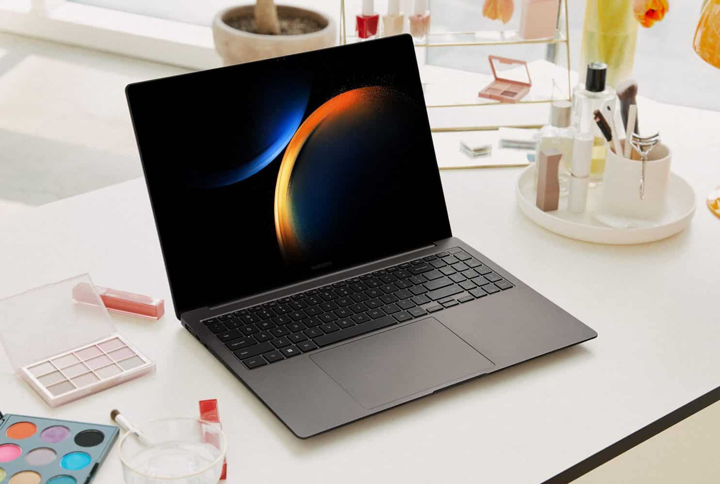 GalaxyBook3-Ultra_LifeStyle_08_LI GalaxyBook3-Ultra_LifeStyle_08_LI
