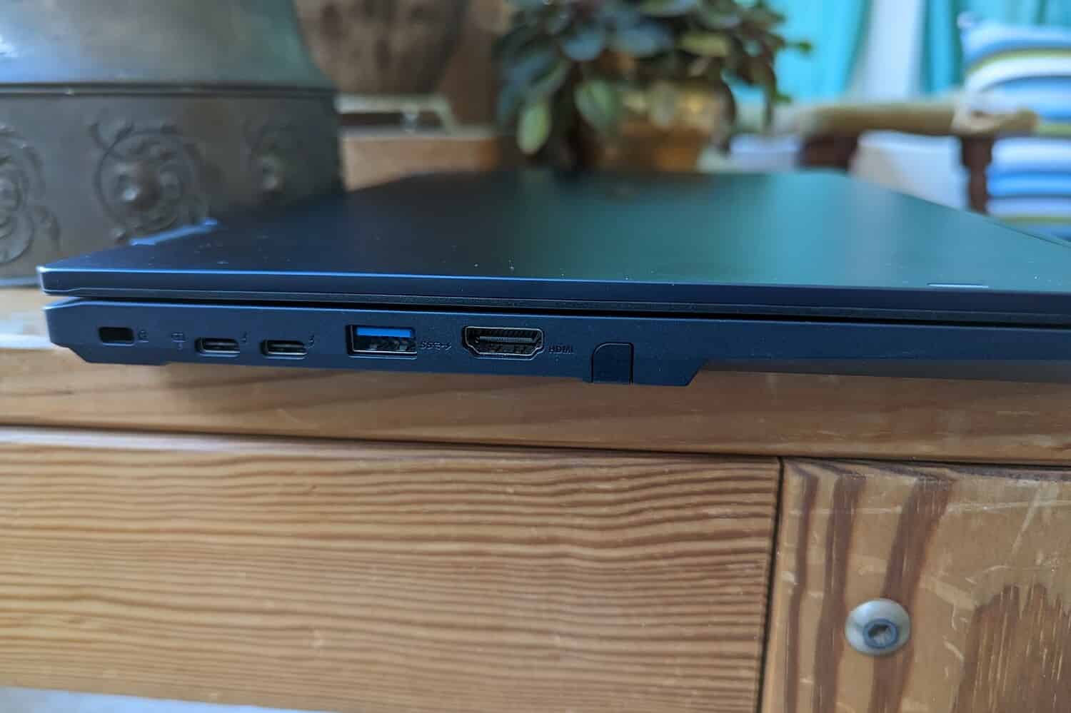 ASUS_ExpertBook_B3_Flip_connectors ASUS_ExpertBook_B3_Flip_connectors