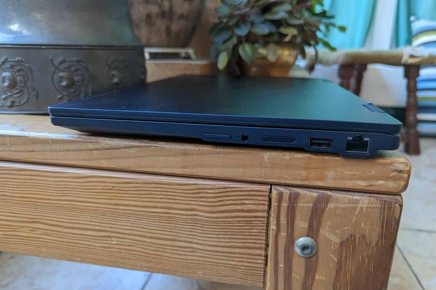 ASUS_ExpertBook_B3_Flip_connectors_1 ASUS_ExpertBook_B3_Flip_connectors_1