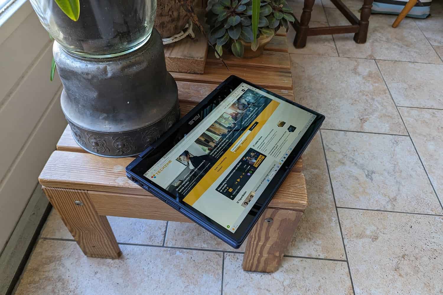 ASUS_ExpertBook_B3_Flip_tablet_mode ASUS_ExpertBook_B3_Flip_tablet_mode