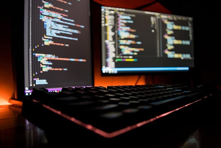 Meerderheid developers werkt met AI-ondersteuning of leert daarover