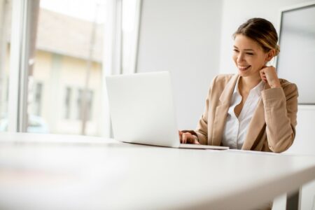 Nederlands led-bedrijf bouwt kunstmatig zonlicht in de laptop