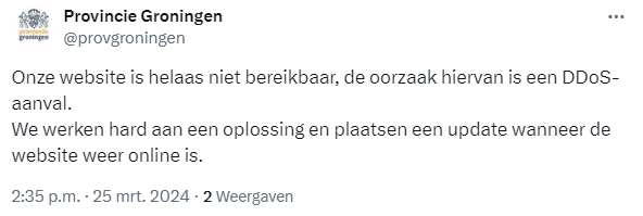 Nederlandse tweet uit de provincie Groningen waarin staat dat hun website offline is vanwege een ddos-aanval en dat ze aan een oplossing werken, met een update die volgt zodra de website weer online is.