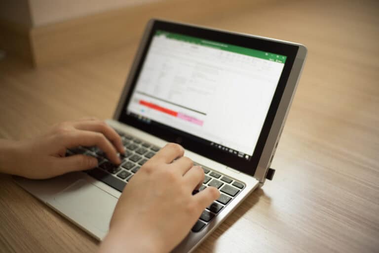 Spellingscheck en autocorrectie nu beschikbaar in Notepad