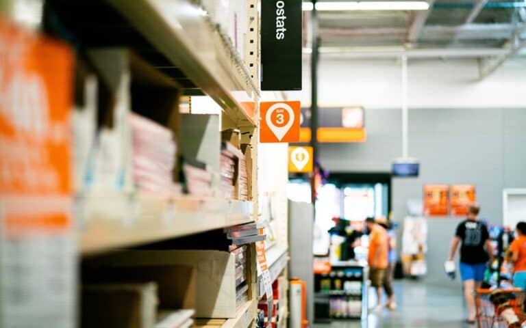Wanneer koop je off-the-shelf en wanneer pas je software aan?