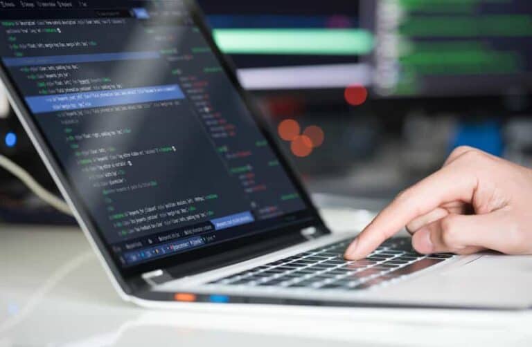 Mentor van OutSystems zet een omschrijving om in een werkende app
