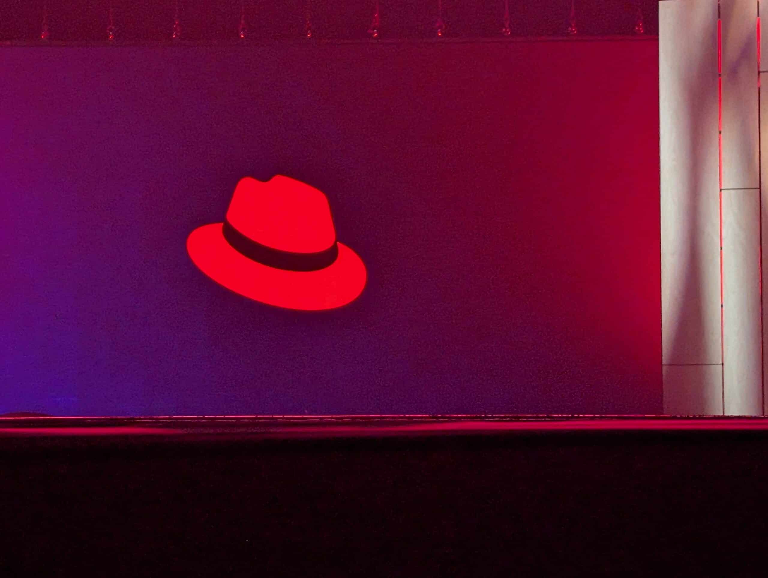 Image for the article: Red Hat OpenShift gaat taai virtualisatie-hoofdpijndossier te lijf