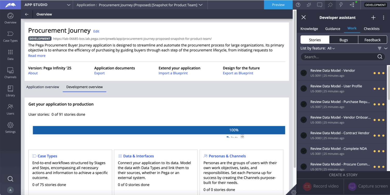 Schermafbeelding van een applicatieontwikkelingsdashboard met een overzicht van het 'Procurement Journey', een voortgangsbalk op 100% en navigatiemenu's voor documenten, gegevens, interfaces, persona's en kanalen.