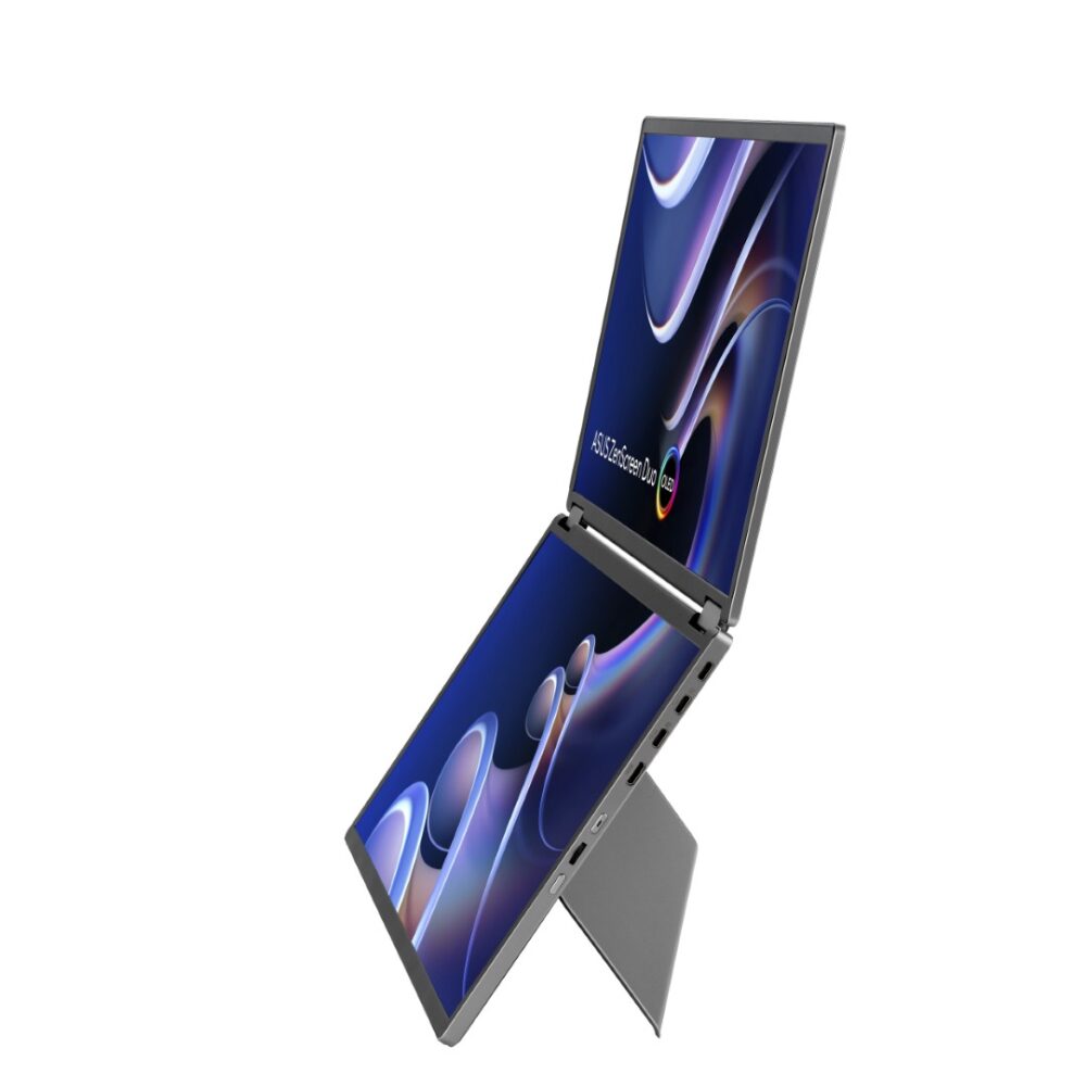 Een laptop met twee schermen in een L-vormige configuratie met op beide schermen abstracte afbeeldingen op een witte achtergrond.