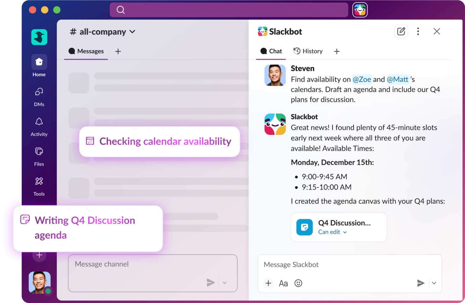 Er wordt een Slack-werkruimte getoond met een conversatie over het controleren van beschikbaarheid in de agenda en het opstellen van een Q4-discussieagenda. Slackbot suggereert gemakkelijk beschikbare vergadertijden direct in de chat.