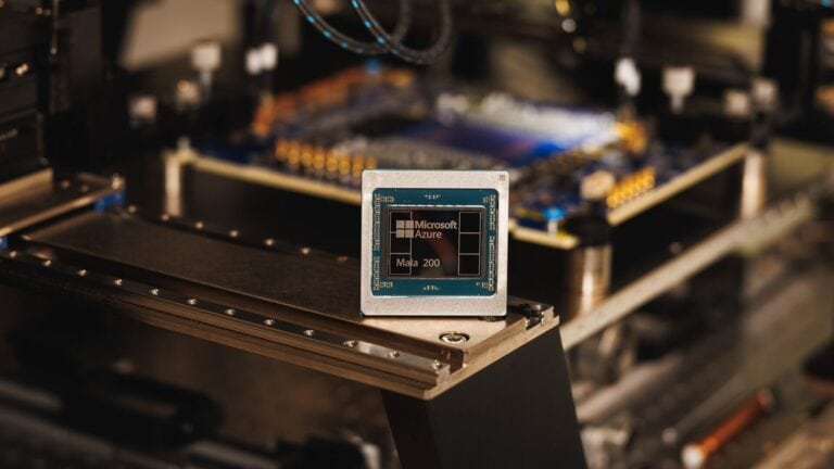 Microsoft onthult nieuwe eigen AI-chip Maia 200