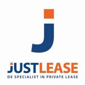 Logo voor Just Lease met een grote gestileerde "j" en de tekst "JUST LEASE" in blauw en oranje, met daaronder de tagline "DE SPECIALIST IN PRIVATE LEASE".
