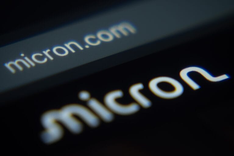 Micron stelt beurs gerust met recordprognose en lange contracten