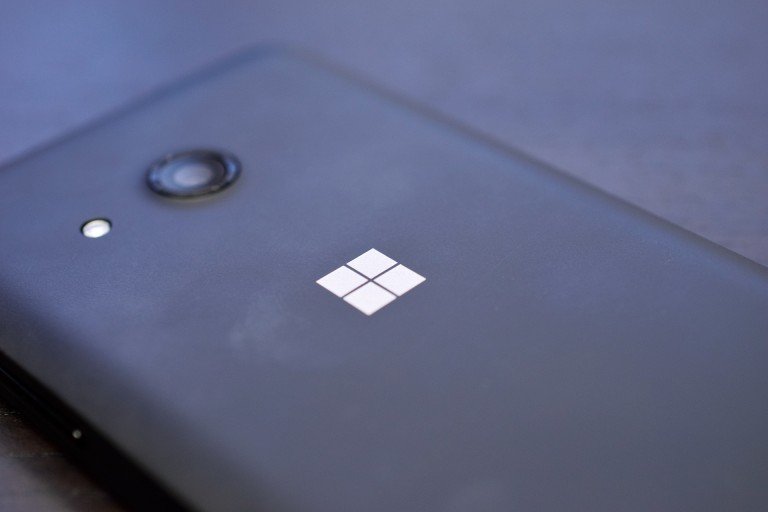 ‘Microsoft annuleerde smartphone met nagenoeg randloos scherm’